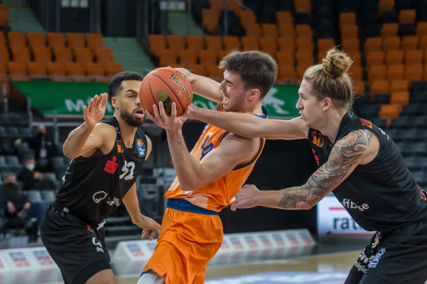 他以大约2 他以大约2